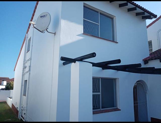 3 BEDROOM TOWNHOUSE RENTED IN BLUEWATER BAY
